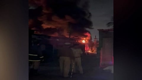 ಗೋದಾಮಿನಲ್ಲಿ ಹೊತ್ತಿಕೊಂಡ ಬೆಂಕಿ