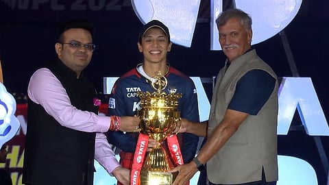 ಚೊಚ್ಚಲ WPL ಟ್ರೋಫಿಗೆ ಮುತ್ತಿಟ್ಟ ಸ್ಮೃತಿ ಮಂದಾನ