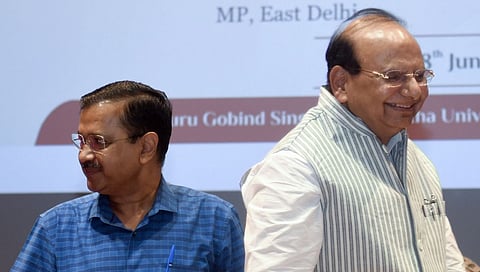 ಅರವಿಂದ್ ಕೇಜ್ರಿವಾಲ್ - ವಿ ಕೆ ಸಕ್ಸೆನಾ