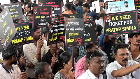 ಪ್ರತಾಪ್ ಸಿಂಹ ಪರ ಬೆಂಬಲಿಗರ ಪ್ರತಿಭಟನೆ