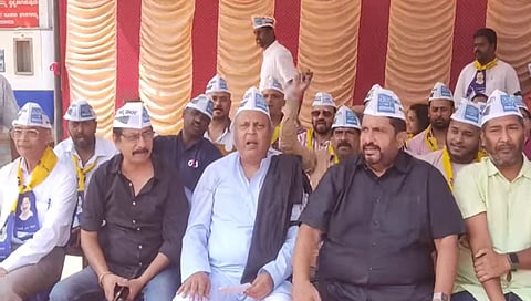 ನಗರದ ಫ್ರೀಡಂಪಾರ್ಕಿನಲ್ಲಿ ಪ್ರತಿಭಟನೆ ನಡೆಸಿದ ಎಎಪಿ ನಾಯಕರು