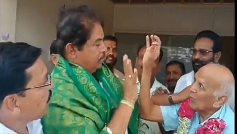 ಕುಂಕುಮ ಹಚ್ಚದಂತೆ ತಡೆದ ಆರ್ ಅಶೋಕ್