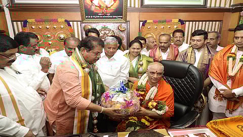 ಮೈತ್ರಿ ನಾಯಕರಿಂದ ನಿರ್ಮಲಾನಂದ ಶ್ರೀಗಳ ಭೇಟಿ