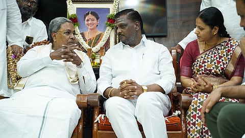ಸಿದ್ದರಾಮಯ್ಯ-ನಿರಂಜನ ಹಿರೇಮಠ