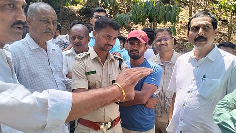 Villagers and farmers voiced their anguish against the forest department.