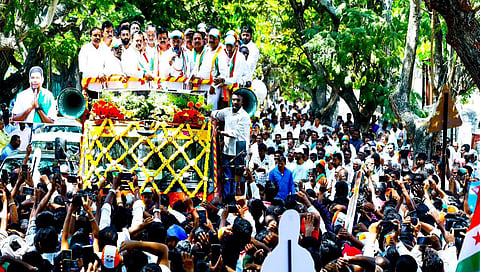 ಮಂಡ್ಯದಲ್ಲಿ ಡಿಕೆ ಶಿವಕುಮಾರ್ ಮತ್ತಿತರರು