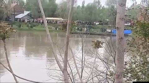 boat capsized in River Jhelum