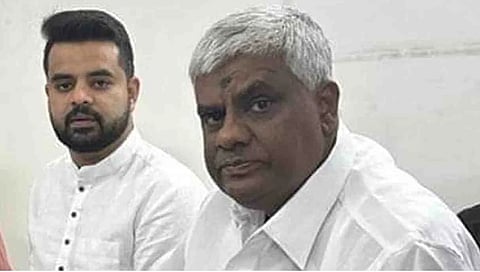 ಪ್ರಜ್ವಲ್ ರೇವಣ್ಣ - ಎಚ್ಡಿ ರೇವಣ್ಣ
