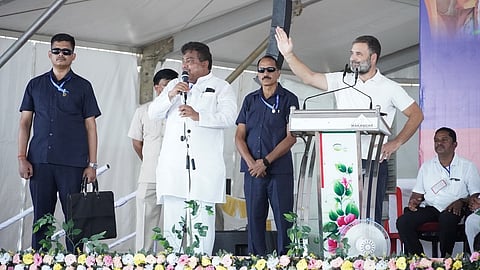 ವಿಜಯಪುರದಲ್ಲಿ ರ್ಯಾಲಿಯನ್ನುದ್ದೇಶಿಸಿ ಮಾತನಾಡಿದ ರಾಹುಲ್ ಗಾಂಧಿ