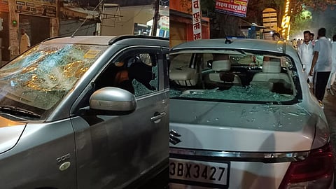 ಅಮೇಥಿಯ ಗೌರಿಗಂಜ್ನಲ್ಲಿರುವ ಕಾಂಗ್ರೆಸ್ ಕಚೇರಿಯ ಹೊರಗೆ ಕೆಲವು ಅಪರಿಚಿತ ವ್ಯಕ್ತಿಗಳು ವಾಹನಗಳನ್ನು ಧ್ವಂಸಗೊಳಿಸಿರುವುದು.