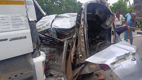 ಅಪಘಾತದಲ್ಲಿ ಸಂಪೂರ್ಣ ನಜ್ಜುಗುಜ್ಜಾದ ಕಾರು