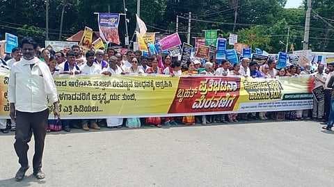 'Hassan Chalo' march