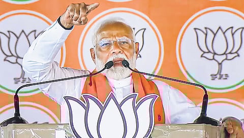 ಪ್ರಧಾನಿ ನರೇಂದ್ರ ಮೋದಿ ಅವರು ಮಂಗಳವಾರ ಜಾರ್ಖಂಡ್ನ ದುಮ್ಕಾ ಜಿಲ್ಲೆಯಲ್ಲಿ ಚುನಾವಣಾ ಪ್ರಚಾರವನ್ನು ಉದ್ದೇಶಿಸಿ ಮಾತನಾಡಿದರು.