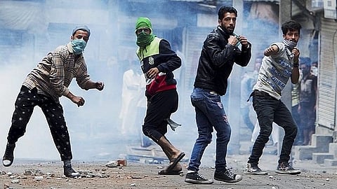 ಕಲ್ಲು ತೂರಾಟದ ಸಾಂದರ್ಭಿಕ ಚಿತ್ರ