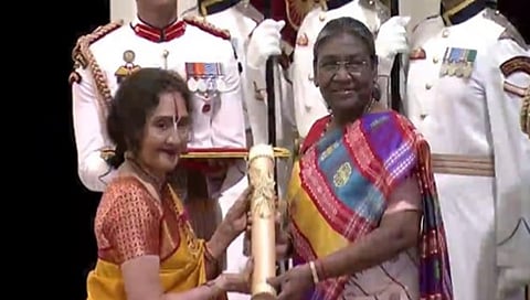 ವೈಜಯಂತಿಮಾಲಾಗೆ ಪ್ರಶಸ್ತಿ ಪ್ರದಾನ ಮಾಡಿದ ರಾಷ್ಟ್ರಪತಿ ಮುರ್ಮು