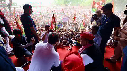 ಪಕ್ಷದ ಕಾರ್ಯಕರ್ತರ ಗದ್ದಲ, ಕಾಲ್ತುಳಿತದಂತಹ ಪರಿಸ್ಥಿತಿ: ಭಾಷಣ ಮಾಡದೆ ತೆರಳಿದ ರಾಹುಲ್, ಅಖಿಲೇಶ್ ಯಾದವ್!