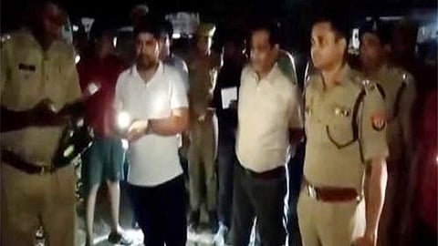 ಸ್ಥಳದಲ್ಲಿ ಪೊಲೀಸರು.