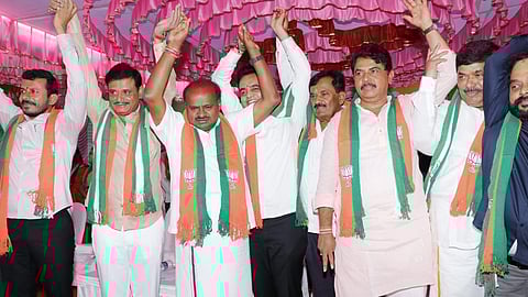 ಬೆಂಗಳೂರು ಪದವೀಧರ ಕ್ಷೇತ್ರದಿಂದ ವಿಧಾನ ಪರಿಷತ್ತಿಗೆ ನಡೆಯುತ್ತಿರುವ ಚುನಾವಣೆಗೆ ಸಂಬಂಧಿಸಿ ಜೆಡಿಎಸ್ ಬಿಜೆಪಿ ಪಕ್ಷಗಳ ಸಮನ್ವಯ ಸಭೆ ಜೆಡಿಎಸ್ ರಾಜ್ಯ ಕಚೇರಿಯಲ್ಲಿ ನೆರವೇರಿತು.