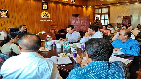 ಅಧಿಕಾರಿಗಳೊಂದಿಗೆ ಸಭೆ ನಡೆಸಿದ ಬೈರತಿ ಸುರೇಶ್