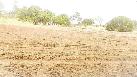 ಗಜೇಂದ್ರಗಡದ ಗುಡ್ಡದ ಮೇಲಿನ ಸಣ್ಣ ಮರುಭೂಮಿ