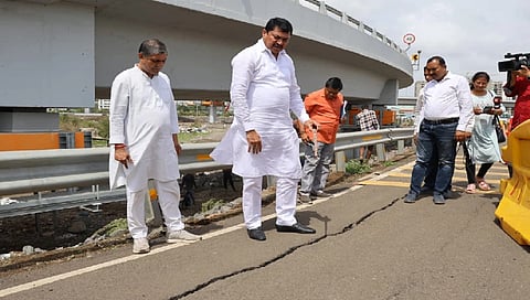 ಸೇತುವೆಯನ್ನು ಪರಿಶೀಲಿಸಿದ ನಾನಾ ಪಟೋಳೆ