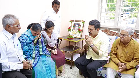 ರೇಣುಕಾಸ್ವಾಮಿ ನಿವಾಸದಲ್ಲಿ ವಿಜಯೇಂದ್ರ