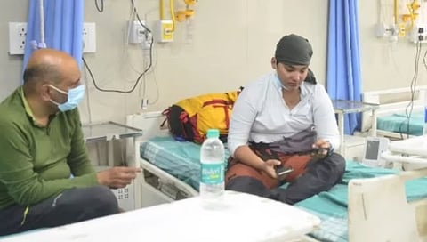 ರಕ್ಷಿಸಲ್ಪಟ್ಟ ಚಾರಣಿಗರು ಆಸ್ಪತ್ರೆಯಲ್ಲಿ ಚಿಕಿತ್ಸೆ ಪಡೆದರು