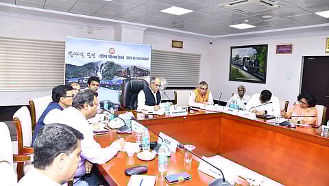 ನೈರುತ್ಯ ರೈಲ್ವೆ ವಲಯದ ಜನರಲ್ ಮ್ಯಾನೇಜರ್ ಅರವಿಂದ್ ಶ್ರೀವಾಸ್ತವ್