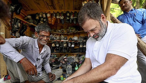ಚಮ್ಮಾರನ ಅಂಗಡಿಗೆ ರಾಹುಲ್ ಗಾಂಧಿ ಭೇಟಿ