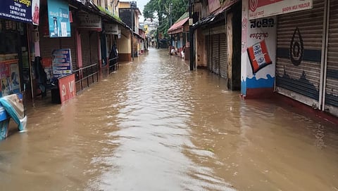 Photo Caption: udp782- Flooded road in Kalsanka area in Udupi city on Monday