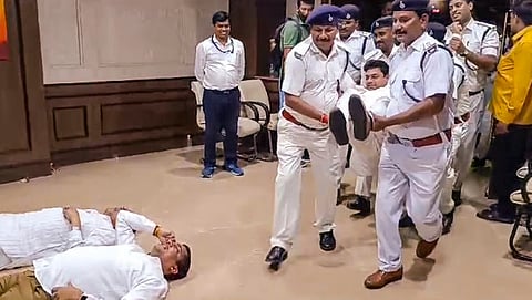 ಶಾಸಕರನ್ನು ಎತ್ತಿಕೊಂಡು ಹೋಗಿ ಹೊರ ಹಾಕಿದ ಮಾರ್ಷಲ್ಗಳು