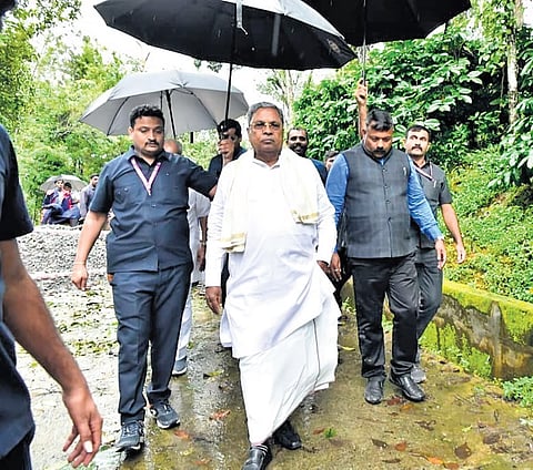 ಕೊಡಗು ಜಿಲ್ಲೆಯ ಪ್ರವಾಹ ಪೀಡಿತ ಪ್ರದೇಶಗಳಲ್ಲಿ ಮುಖ್ಯಮಂತ್ರಿ ಸಿದ್ದರಾಮಯ್ಯ ಪರಿಶೀಲನೆ