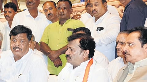 ಸಚಿವರಾದ ಹೆಚ್.ಸಿ.ಮಹದೇವಪ್ಪ, ವೆಂಕಟೇಶ್ ಮತ್ತು ಜಮೀರ್ ಅಹಮದ್ ಖಾನ್ ಅವರು ಗುರುವಾರ ಮೈಸೂರಿನಲ್ಲಿ ಮಾಧ್ಯಮಗಳೊಂದಿಗೆ ಮಾತನಾಡಿದರು.