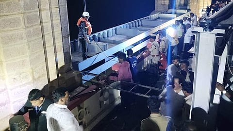 stoplogs to crest gate no 19 Successfully installed
