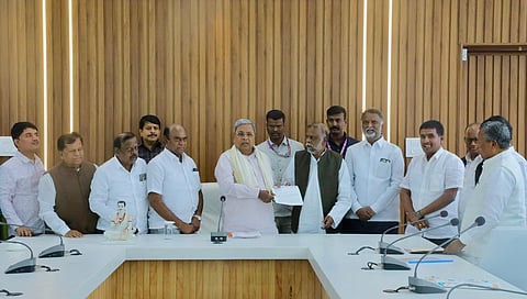ಮುಖ್ಯಮಂತ್ರಿ ಸಿದ್ದರಾಮಯ್ಯ, ಪಕ್ಷದ ಪರಿಶಿಷ್ಟ ಸಮುದಾಯದ ಶಾಸಕರು ಮತ್ತು ಮುಖಂಡರ ನಿಯೋಗದೊಂದಿಗೆ