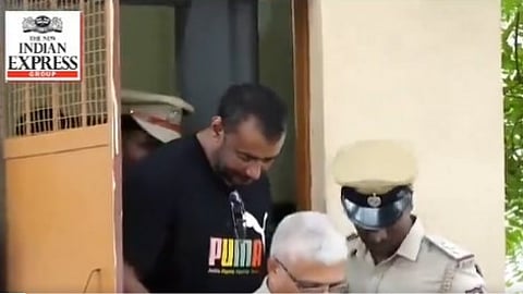 15 ಕೆ.ಜಿ ತೂಕ ಕಳೆದುಕೊಂಡ 'ದಾಸ'ನಿಗೆ ಕಾಡುತ್ತಿದೆ ಬೆನ್ನುನೋವು: ದರ್ಶನ್ ಗೆ ಜೈಲಿನ ವೈದ್ಯರಿಂದ ಚಿಕಿತ್ಸೆ
