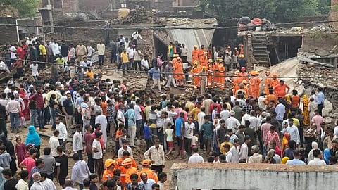 ಸ್ಫೋಟ ಸಂಭವಿಸಿದ ಸ್ಥಳದಲ್ಲಿನ ರಕ್ಷಣಾ ಕಾರ್ಯಾಚರಣೆ ಚಿತ್ರ