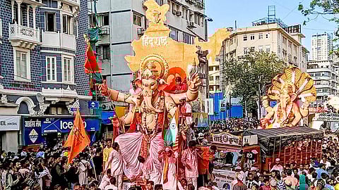 ಅದ್ದೂರಿ ಗಣೇಶ ವಿಸರ್ಜನೆ ಮೆರವಣಿಗೆ ಚಿತ್ರ