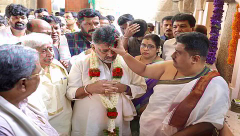 ಚಾಮುಂಡಿ ಬೆಟ್ಟದಲ್ಲಿ ಡಿ.ಕೆ ಶಿವಕುಮಾರ್