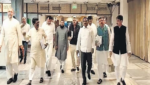 Opposition MPs boycott the JPC meeting in New Delhi