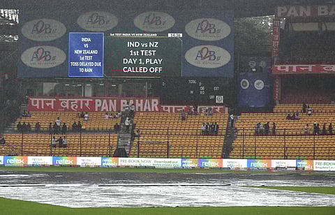 1st test Match between India and Newzealand Play has been called off for the day