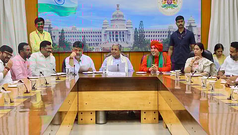 ಪಂಚಮಸಾಲಿ ಪೀಠದ ಬಸವಜಯ ಮೃತ್ಯುಂಜಯ ಸ್ವಾಮೀಜಿ ನಿಯೋಗದೊಂದಿಗೆ ಸಿಎಂ ಸಿದ್ದರಾಮಯ್ಯ ಸಭೆ