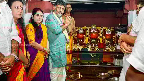 DKS visits Hasanamba Temple