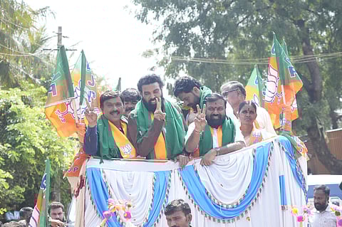 MLA Janardhan Reddy and former minister B Sriramulu participate in election campaigning in Sandur on Sunday