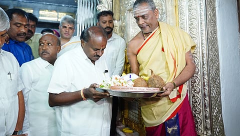 HD kumaraswamy in chamundeshwari temple