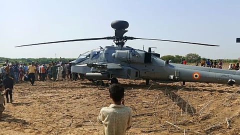 ತಪ್ಪಿದ ಅನಾಹುತ: ತಾಂತ್ರಿಕ ದೋಷ; IAF ಹೆಲಿಕಾಪ್ಟರ್ ತುರ್ತು ಭೂಸ್ಪರ್ಶ!
