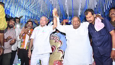 ಯಡಿಯೂರಪ್ಪ ಹಾಗೂ ದೇವೇಗೌಡ.
