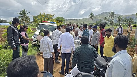 Police pacify the two groups at Thimmasandra village