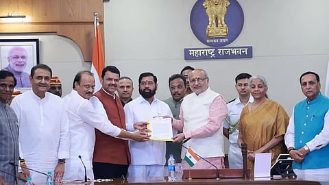 ಶಿಂಧೆ, ಅಜಿತ್ ಪವಾರ್ ಜತೆ ಸರ್ಕಾರ ರಚನೆಗೆ ಹಕ್ಕು ಮಂಡಿಸಿದ ಫಡ್ನವೀಸ್