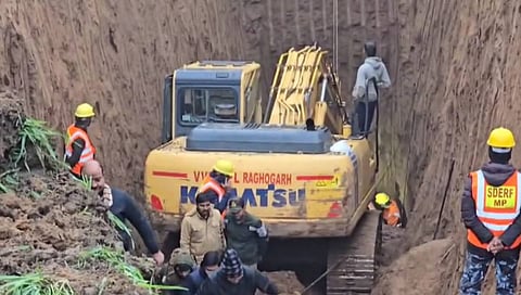 ಕೊಳವೆಬಾವಿಗೆ ಬಿದ್ದಿದ್ದ ಬಾಲಕನ ರಕ್ಷಣಾ ಕಾರ್ಯಾಚರಣೆ